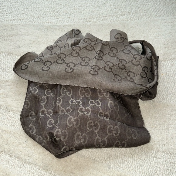 LAST CHANCE GUCCI wool blend scarf - Picture 3 of 11